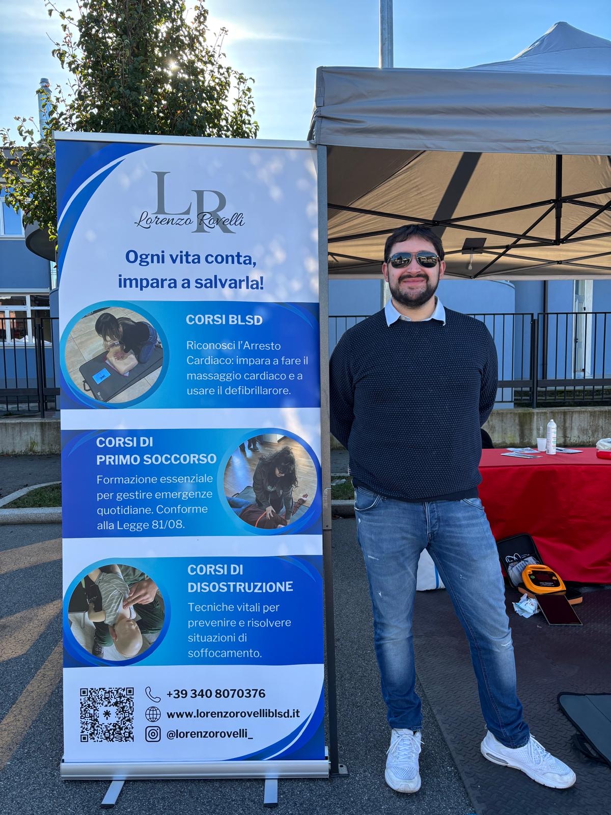 Lorenzo Rovelli accanto al suo rollup